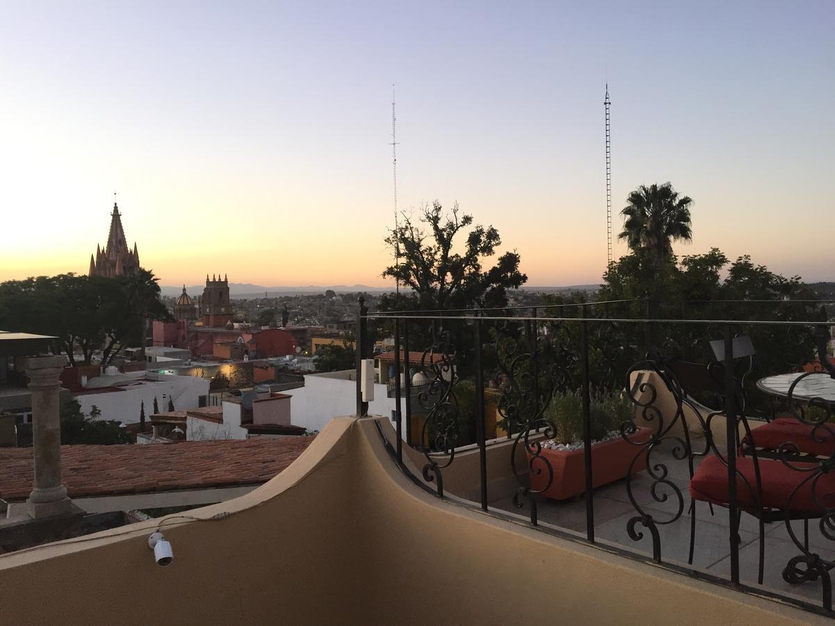 Casa Del Tio Hotel Boutique San Miguel de Allende Zewnętrze zdjęcie View of the city from the Hotel Las Garzas