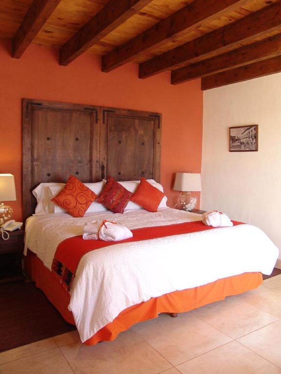 Casa Del Tio Hotel Boutique San Miguel de Allende Pokój zdjęcie A bedroom at Hotel San Cristóbal
