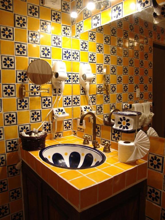 Casa Del Tio Hotel Boutique San Miguel de Allende Pokój zdjęcie Bathroom in Morocco