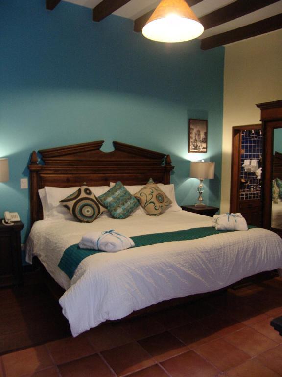 Casa Del Tio Hotel Boutique San Miguel de Allende Pokój zdjęcie A bedroom at Hotel San Angel Inn